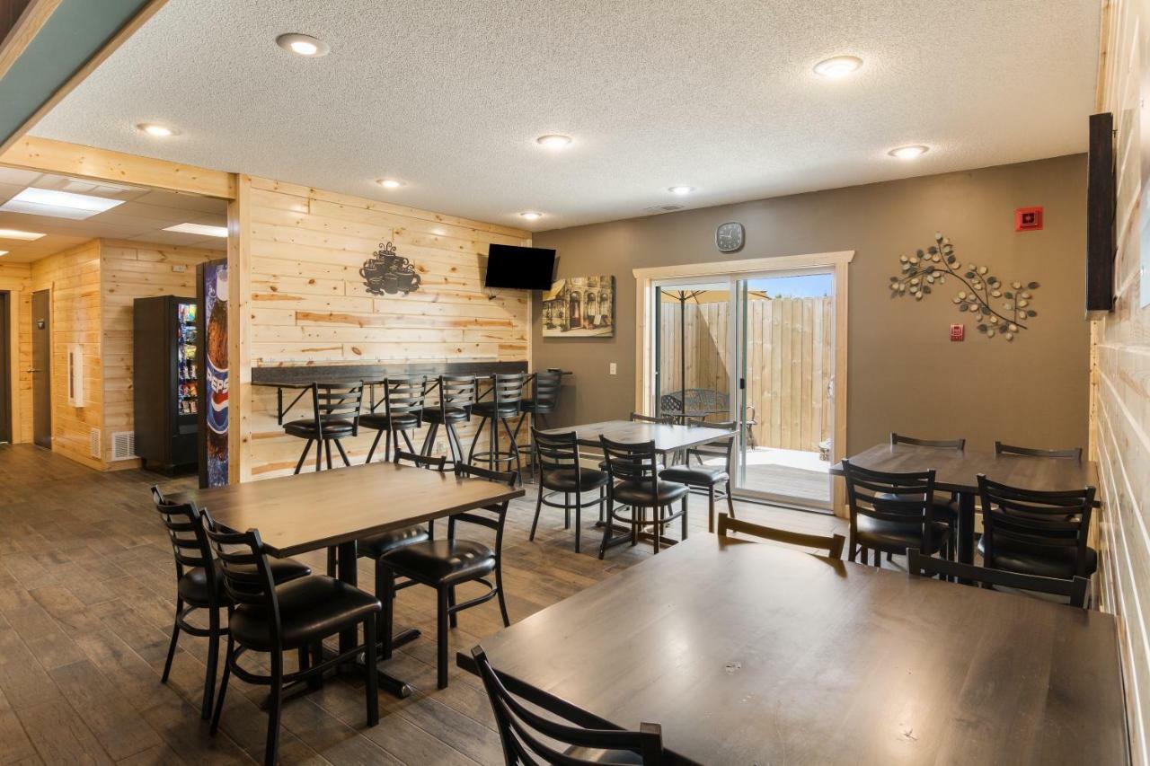 Boarders Inn & Suites By Cobblestone Hotels Superior Exteriér fotografie
