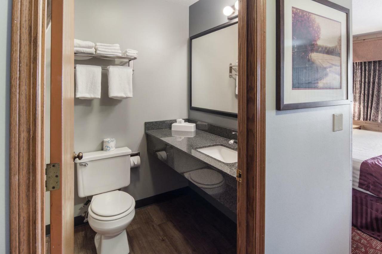 Boarders Inn & Suites By Cobblestone Hotels Superior Exteriér fotografie