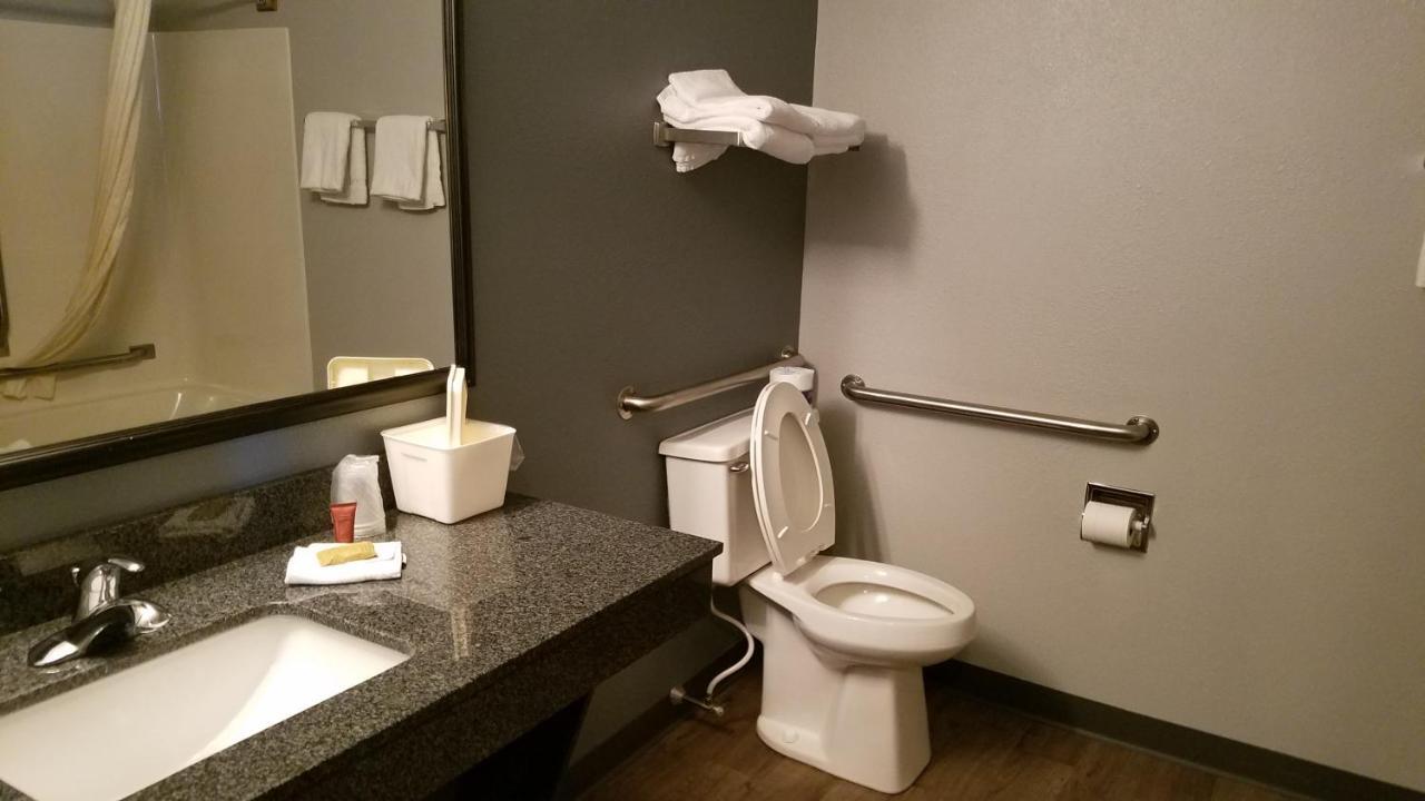 Boarders Inn & Suites By Cobblestone Hotels Superior Exteriér fotografie